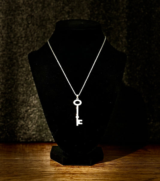 Silver Key Pendant Set